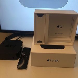 Apple TV 4K 32 used one year control broken but work perfectly ..
